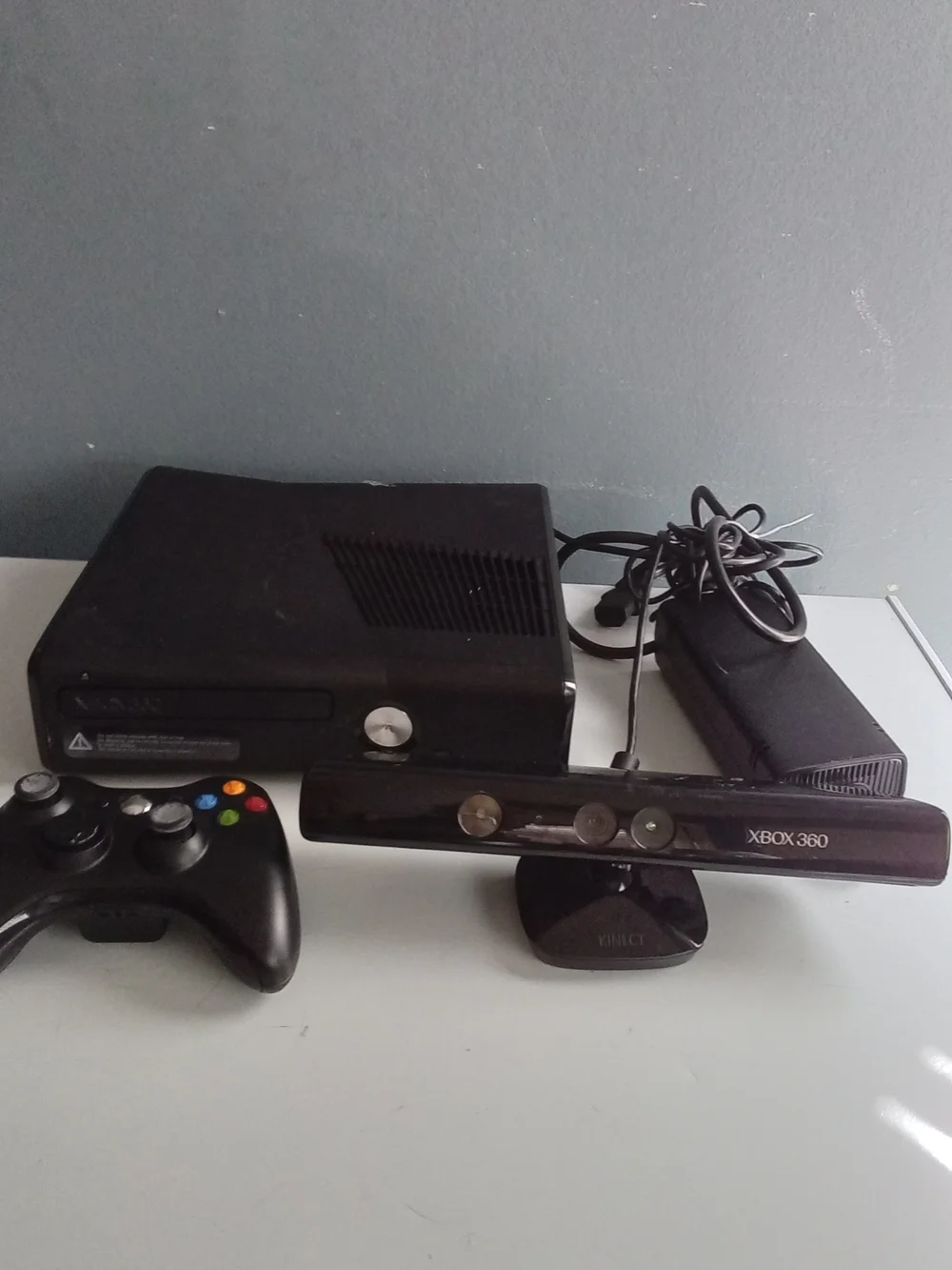 Microsoft Xbox 360 E Console Bundle with Kinect Sensor and Wireless Controller
